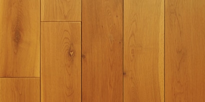 Festeløsningen til en lakkert treoverflate krever et annet lim enn ubehandlet tre.
